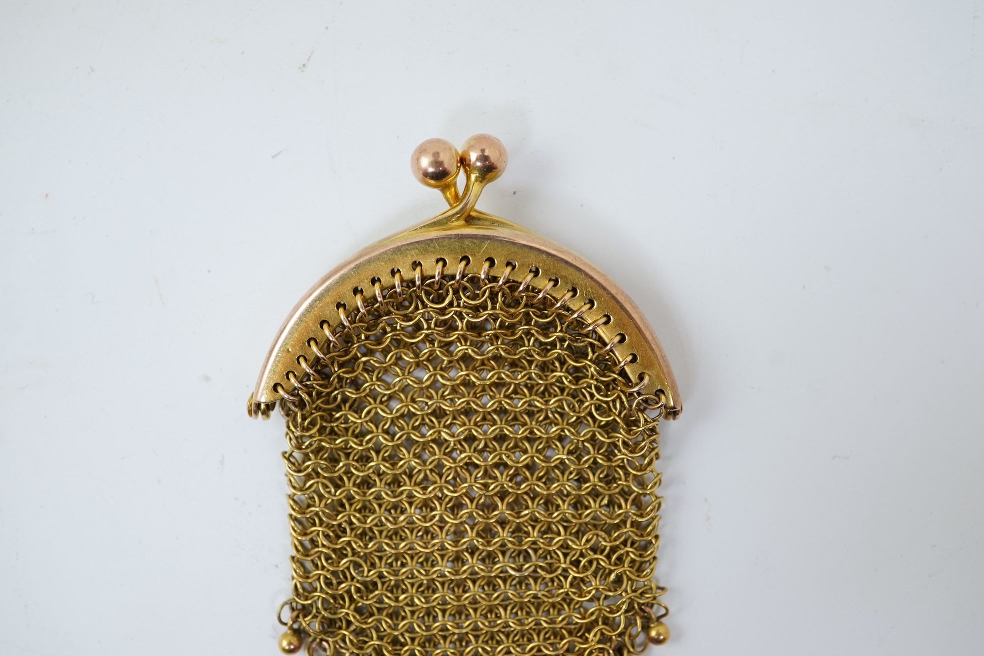 A small early 20th century 9ct gold mesh purse